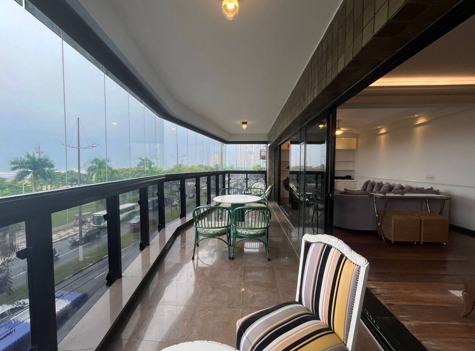 #7SLUFI025 - Apartamento para Venda em Santos - SP